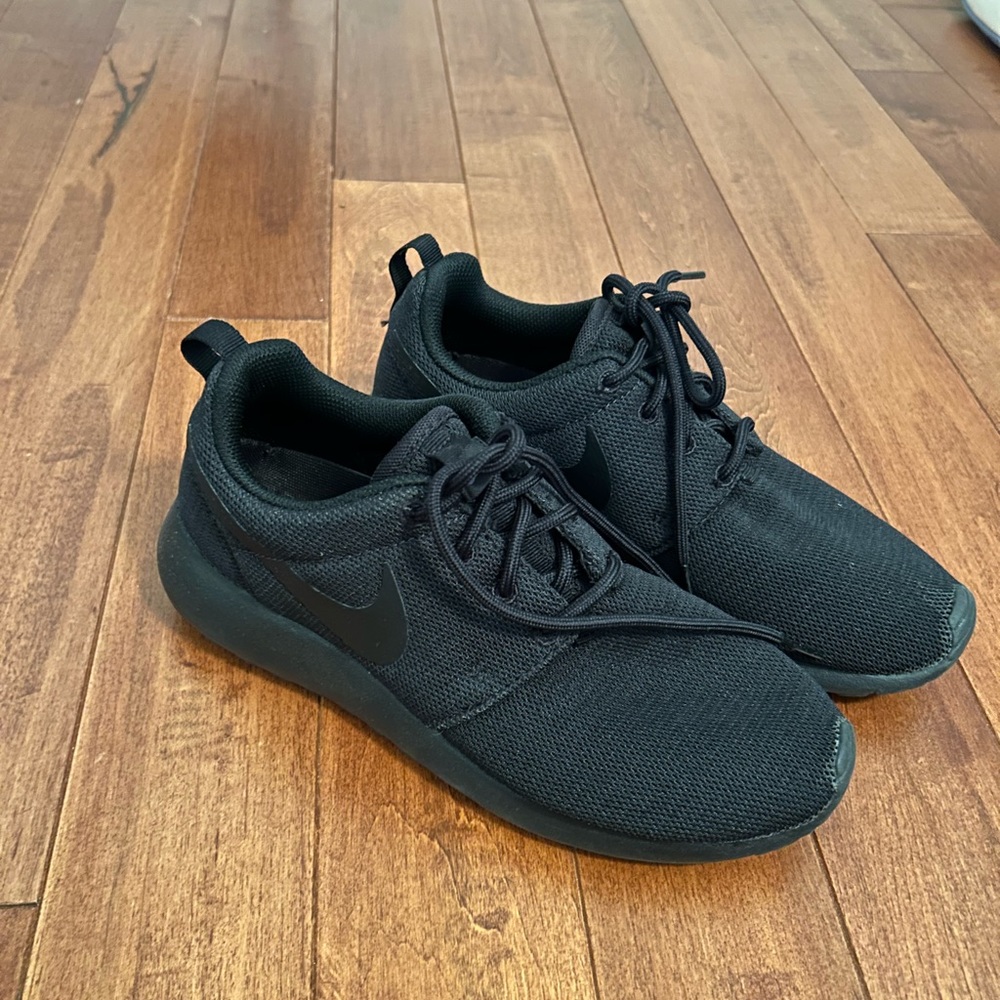 Black Nike Sneakers